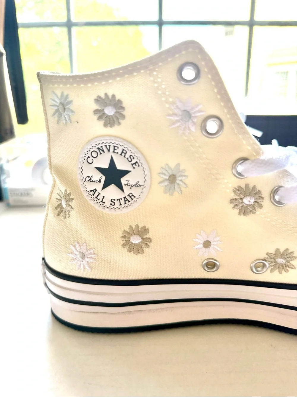Converse High Top Sneakers in Cream and White with Floral Embroidery NWOB Size 6 - Picture 5 of 14